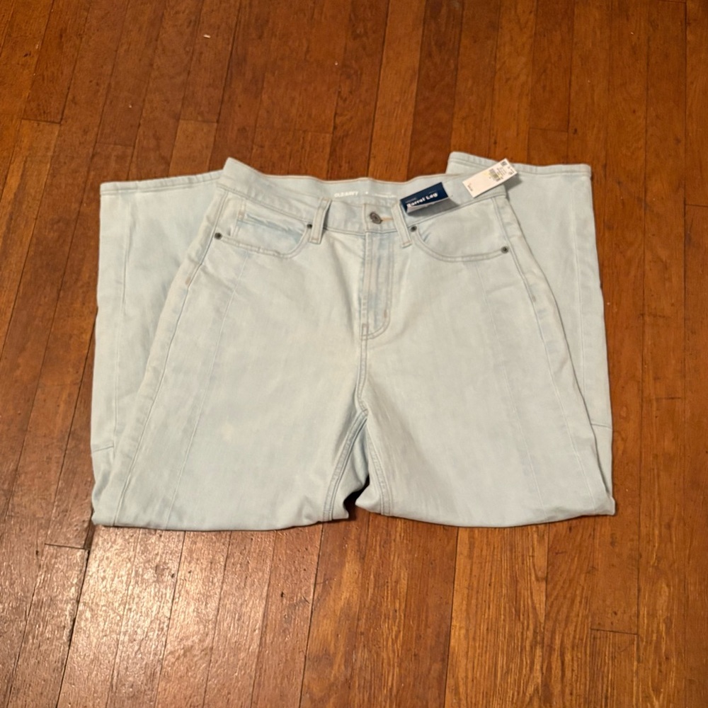 NWT Old Navy women’s Light Blue barrel Jeans size 4